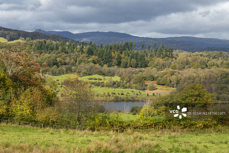 英格兰坎布里亚湖区的布莱尔汉姆湖图片素材