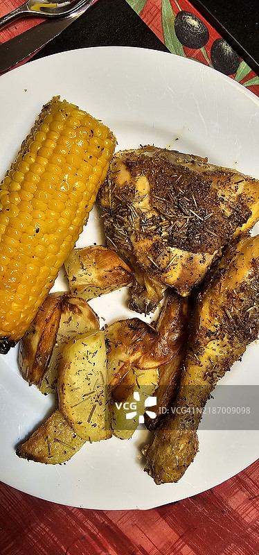 烤制晚餐图片素材