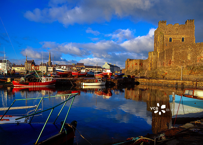 安特里姆郡的港口和卡里克弗格斯城堡，北爱尔兰图片素材