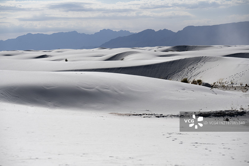 新墨西哥州白沙国家公园的分层沙丘图片素材