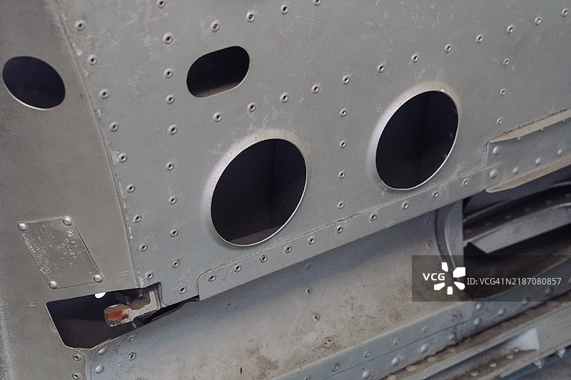 飞机底部视图，展示结构细节图片素材