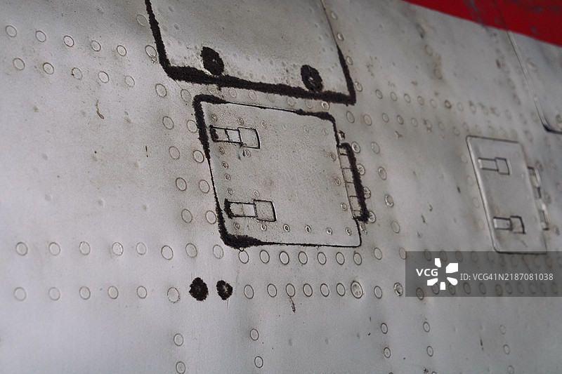 飞机金属质感，带有螺丝和铆钉图片素材