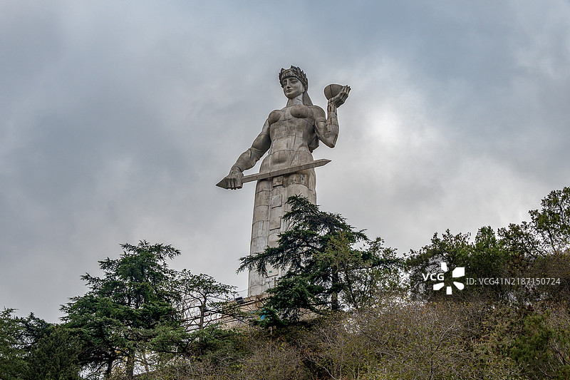 卡特利斯·德达或格鲁吉亚之母，位于格鲁吉亚首都第比利斯的雕像纪念碑图片素材