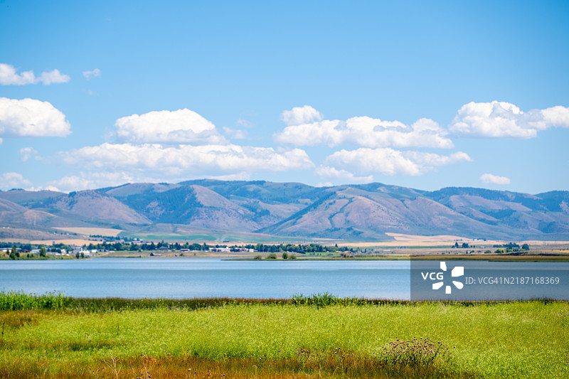 杰克逊的湖泊和山脉美景，背景是天空，密西西比州，美国图片素材