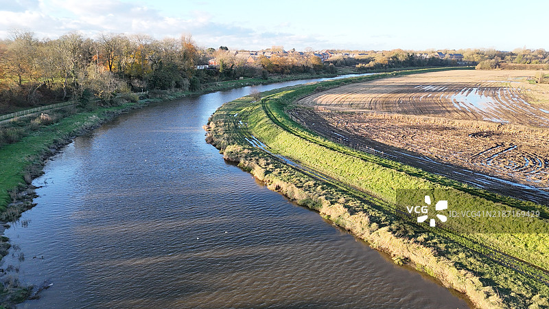 英国普雷斯顿的农业田野美景与天空相映成趣图片素材