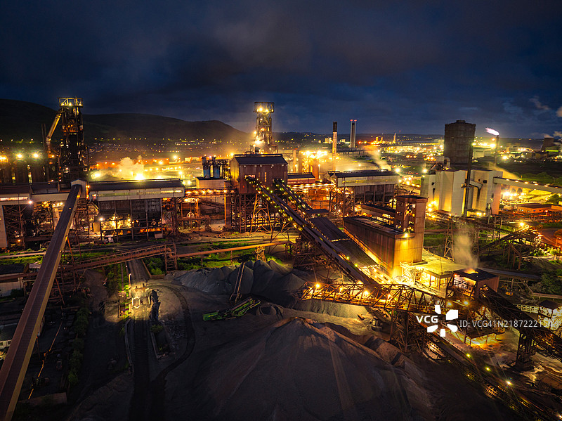 英国塔尔博特港的钢铁厂工业鸟瞰图图片素材