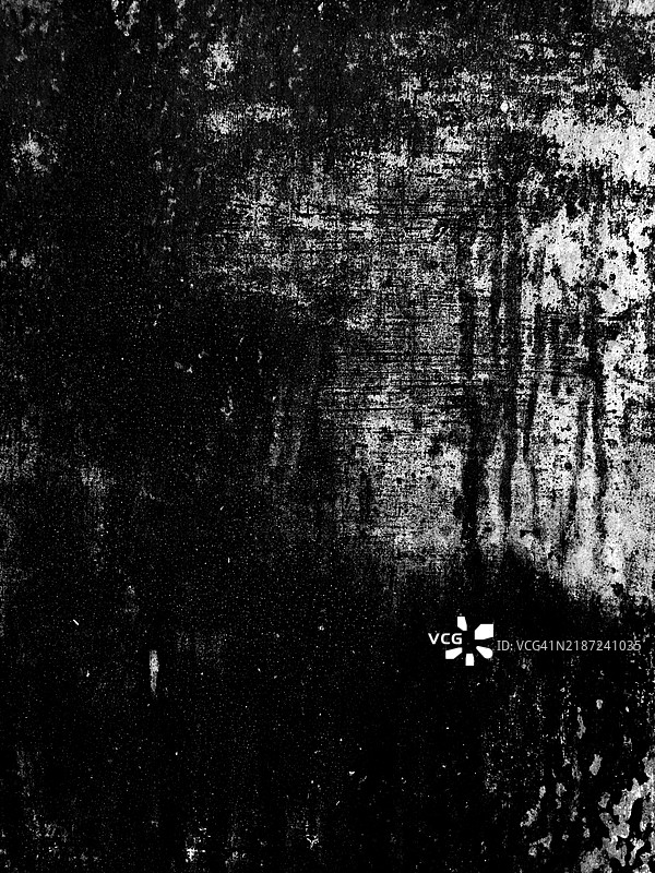 巴黎一面古老、非常深色的灰黑混凝土墙的特写。粗糙的纹理。阳光。自然的风化。黑白色调。图片素材
