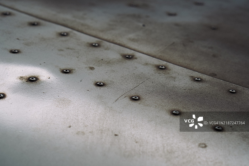 金属飞机铆钉和表面纹理的特写镜头图片素材