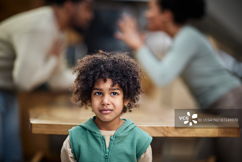 我很难过他们在争吵！图片素材