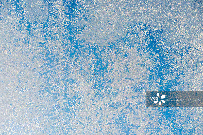 窗户上覆盖着冰霜图片素材