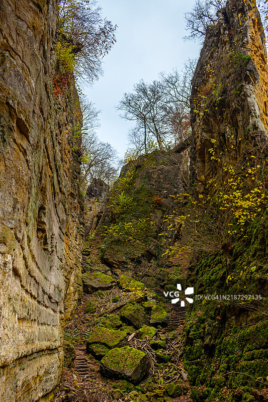 卢森堡埃希特纳赫至贝尔多夫步道上的卢普峡谷图片素材