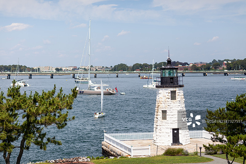 罗德岛纽波特的山羊岛灯塔在阳光明媚的日子里图片素材