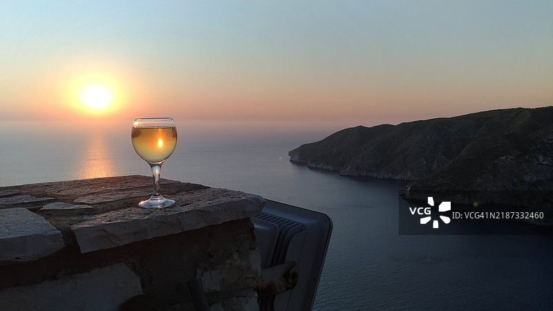 日落时分海洋与天空的美丽景色图片素材