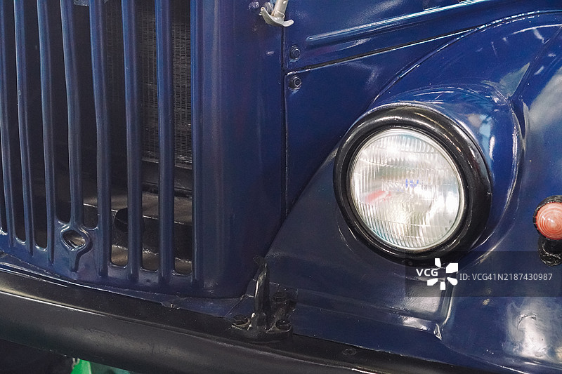 全景拍摄的4x4 SUV车辆图片素材