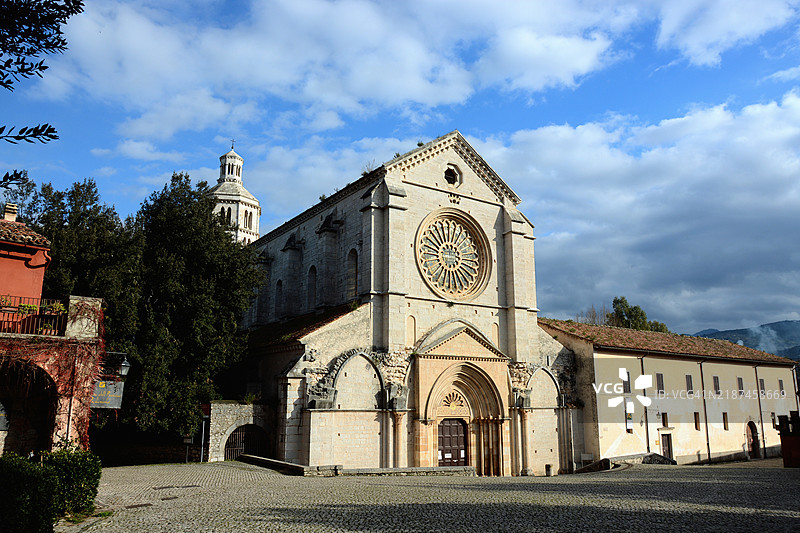 福萨诺瓦修道院正面视图图片素材