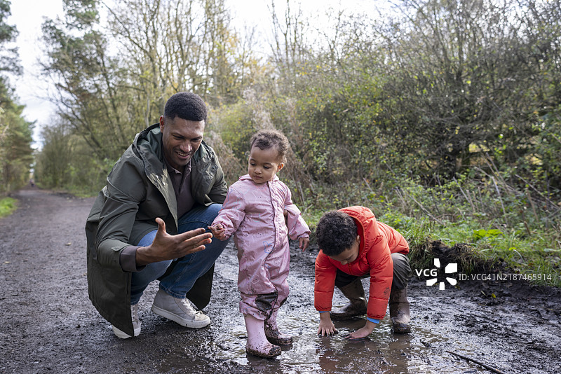 每个人的泥巴手图片素材