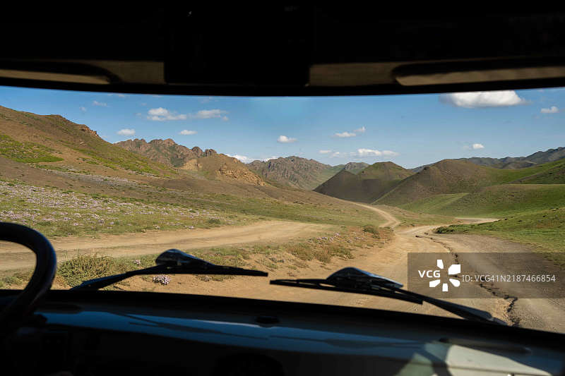 穿越戈壁古尔班赛汗国家公园的尤林阿姆谷，阿尔泰山脉，蒙古，亚洲图片素材