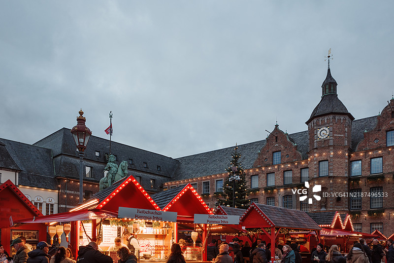 杜塞尔多夫老市政厅广场的圣诞市场。图片素材
