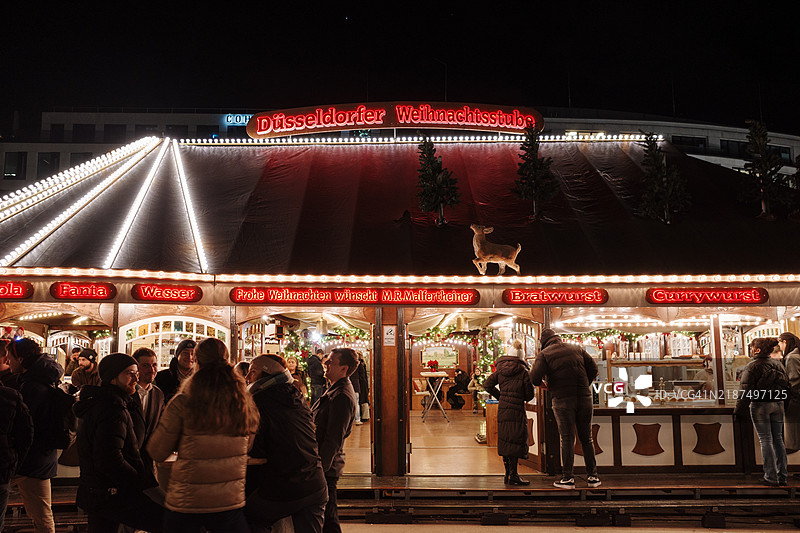 德国杜塞尔多夫的古斯塔夫·格伦登斯广场圣诞市场。图片素材