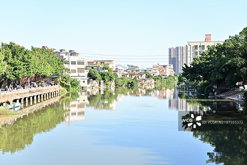 坦洲镇的河岸倒影图片素材