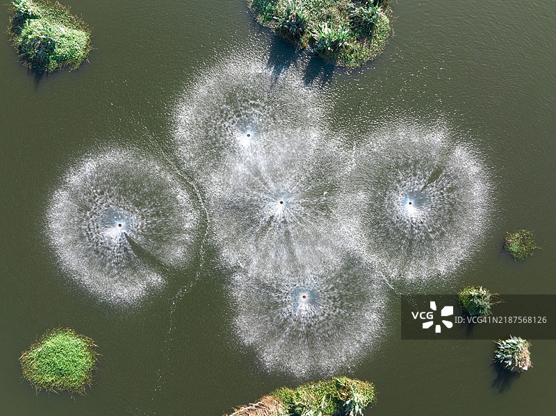 俯瞰喷泉。图片素材