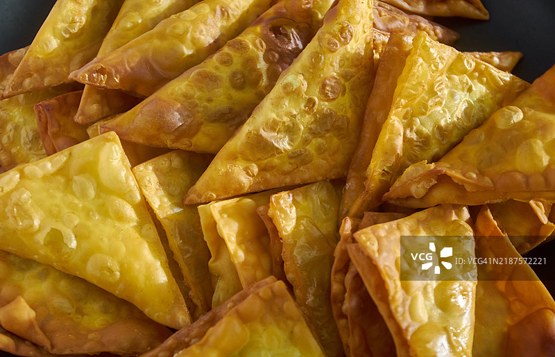 脆皮炸云吞特写堆叠在一起图片素材