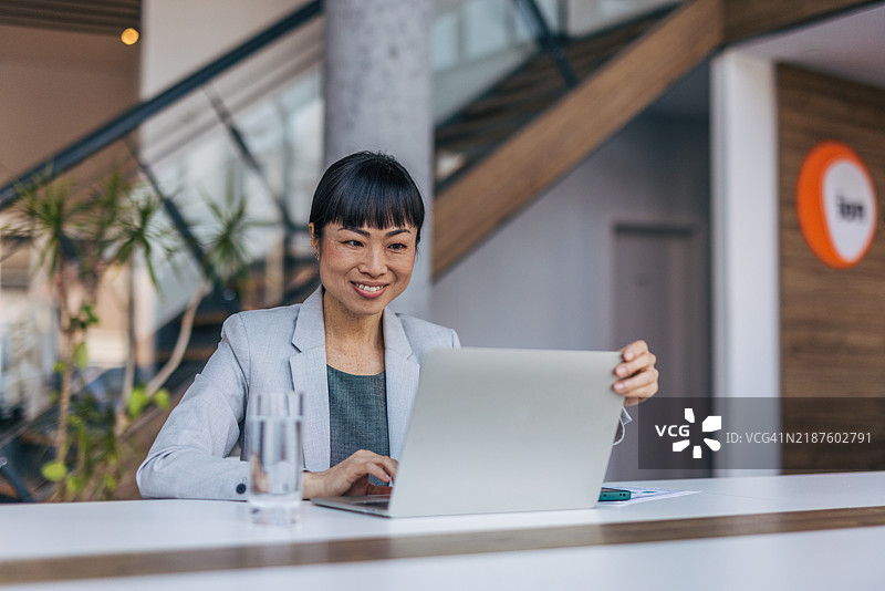 撰写商业计划书图片素材