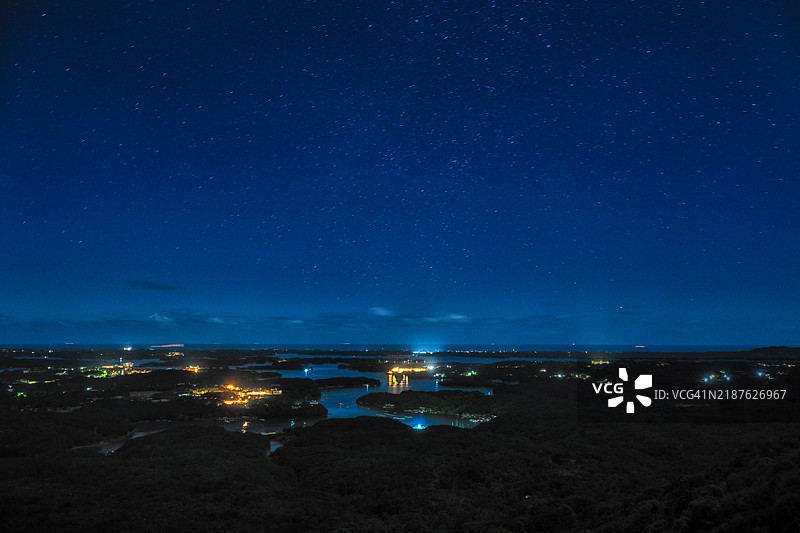 日出前的阿戈湾图片素材