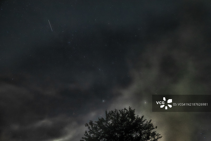 面向东北天空图片素材