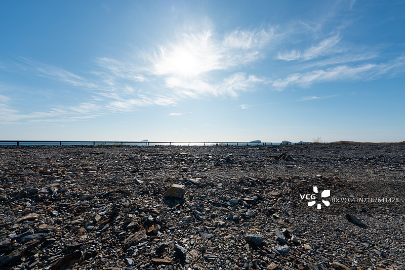 碎石路与天空相映图片素材
