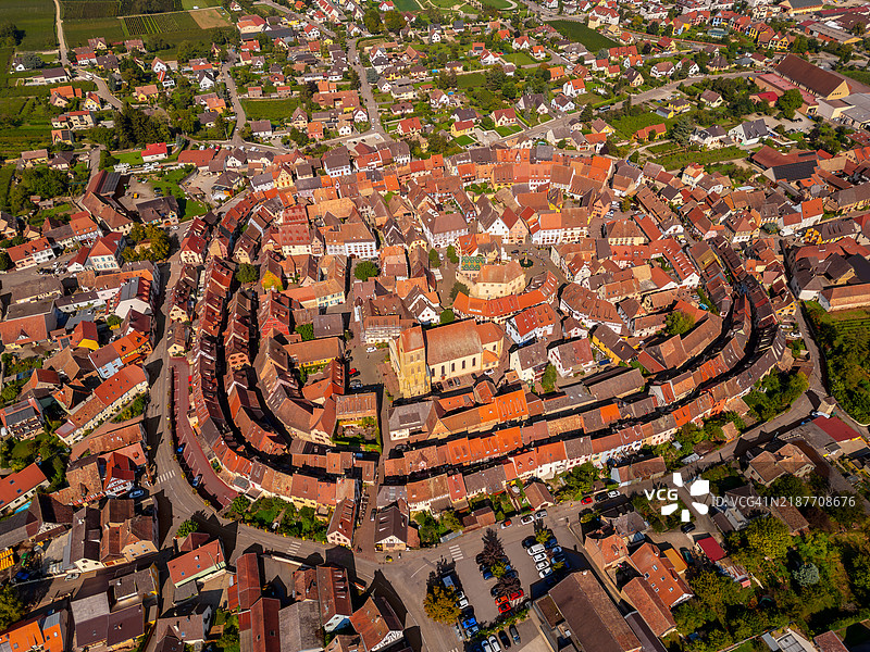 法国阿尔萨斯埃吉斯海姆的鸟瞰图图片素材