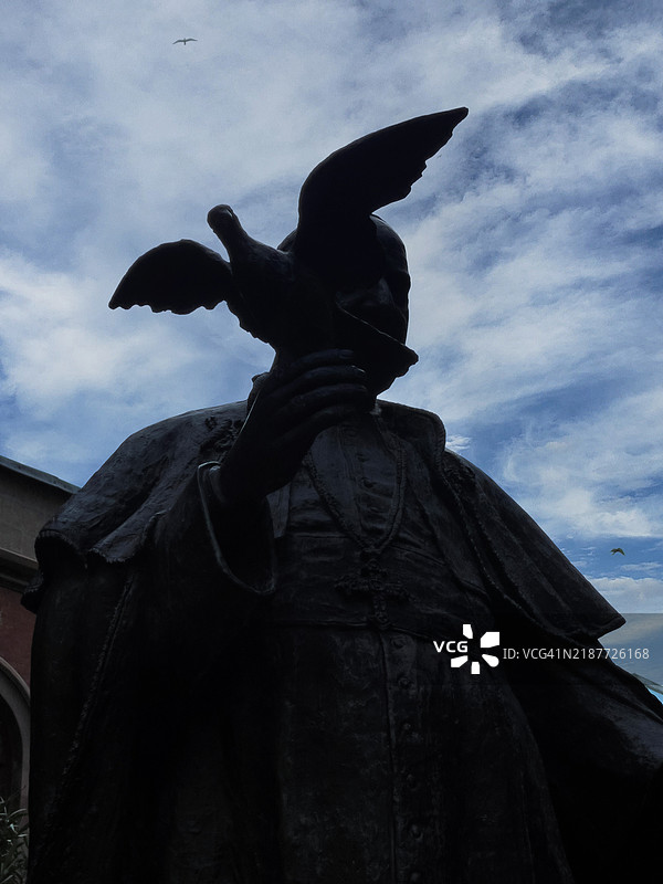 伊斯提克拉尔大街上的圣安托万教堂，贝尤鲁，伊斯坦布尔图片素材