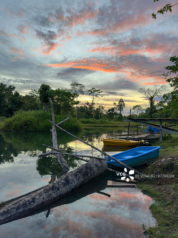 印度尼西亚巴布亚的蒂米卡湖。图片素材
