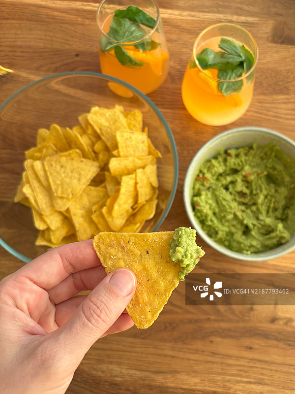 墨西哥玉米片和鳄梨酱图片素材