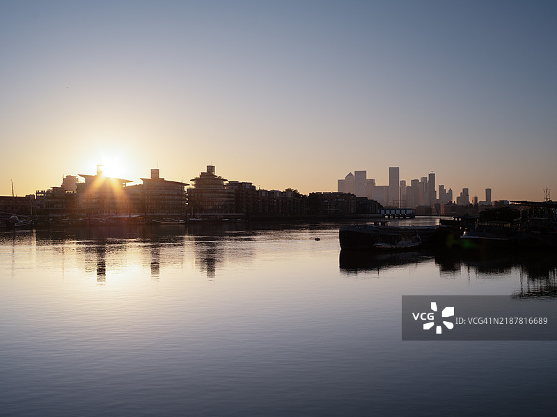 伦敦城市天际线在日出时分图片素材