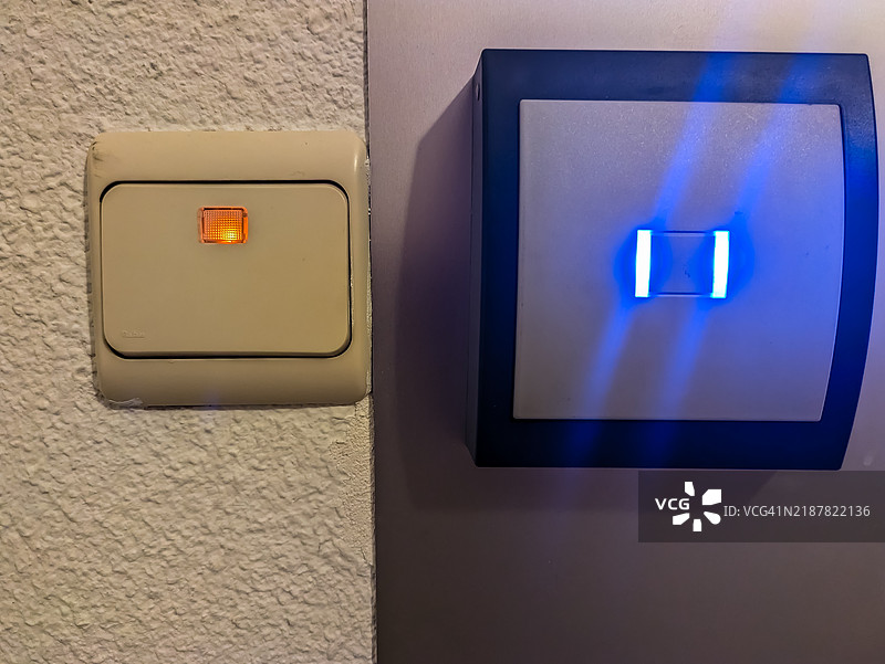 办公室大楼的灯光和安全开关图片素材