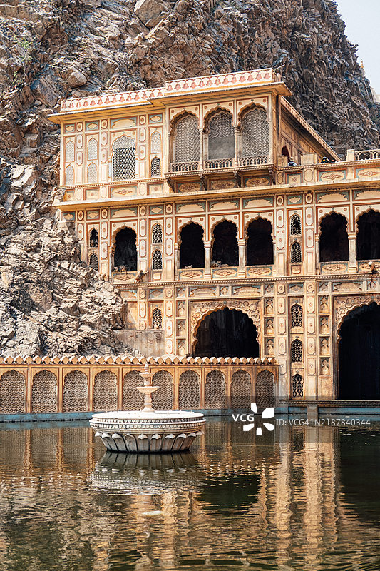 在斋浦尔的猴子庙中雕刻的石头寺庙图片素材