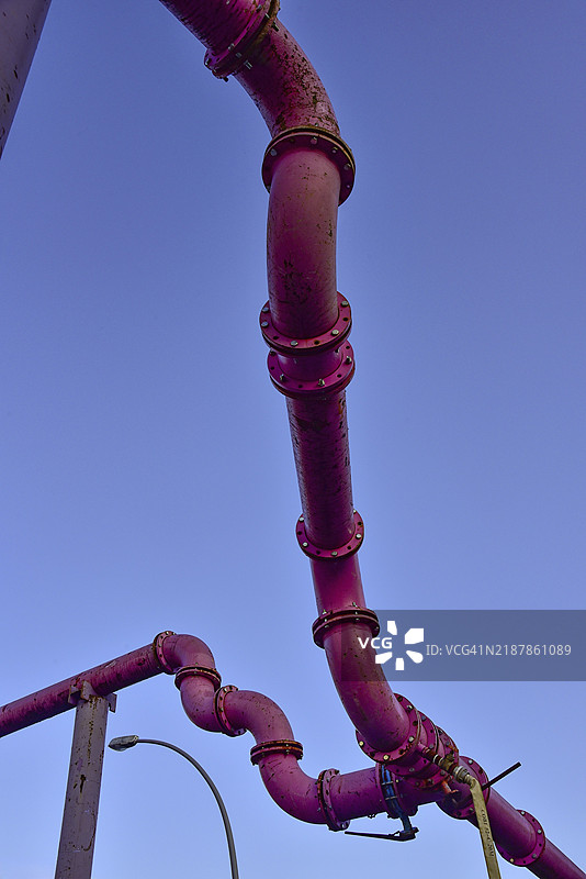 柏林的地上管道用于抽取地下水，德国，欧洲图片素材