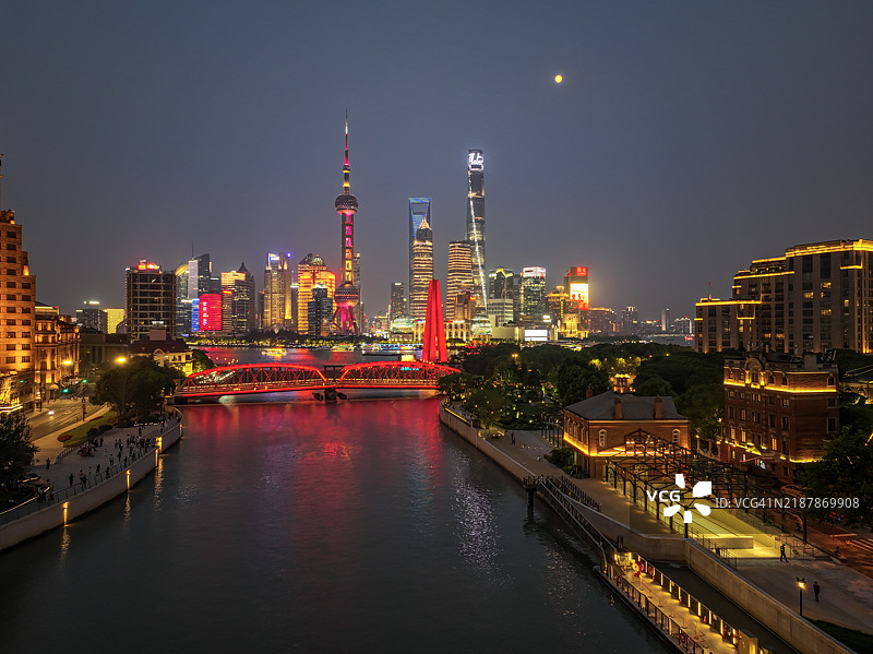 上海外滩夜景的鸟瞰图图片素材
