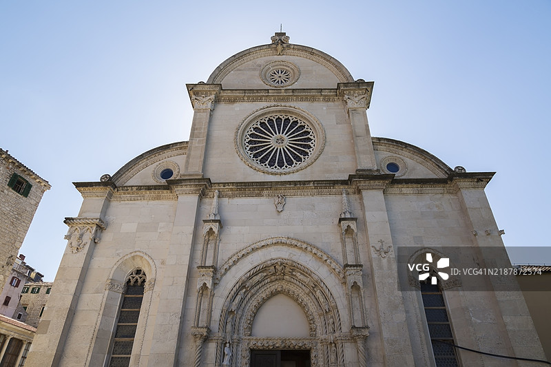 克罗地亚希贝尼克圣詹姆斯大教堂的立面，雕刻的建筑细节和玫瑰窗，欧洲图片素材
