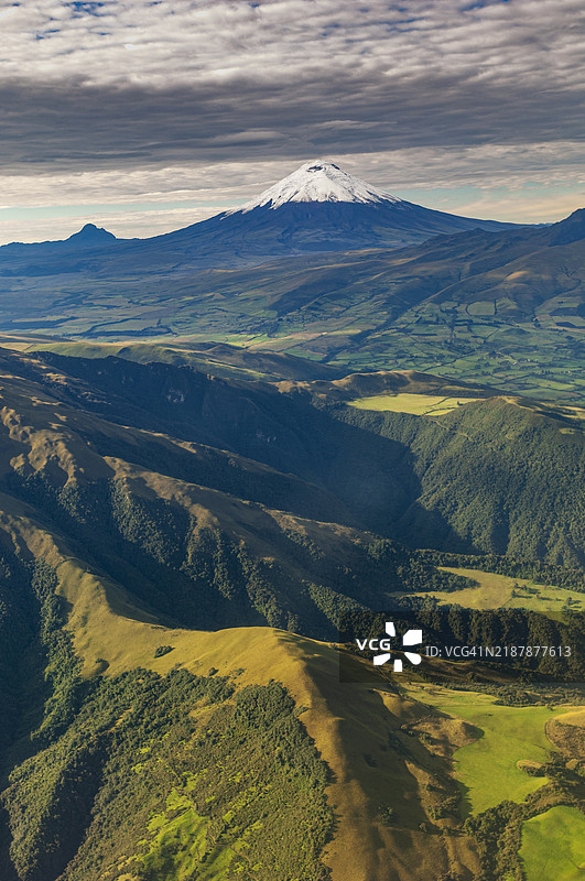厄瓜多尔，奇姆博拉索火山的空中视角图片素材
