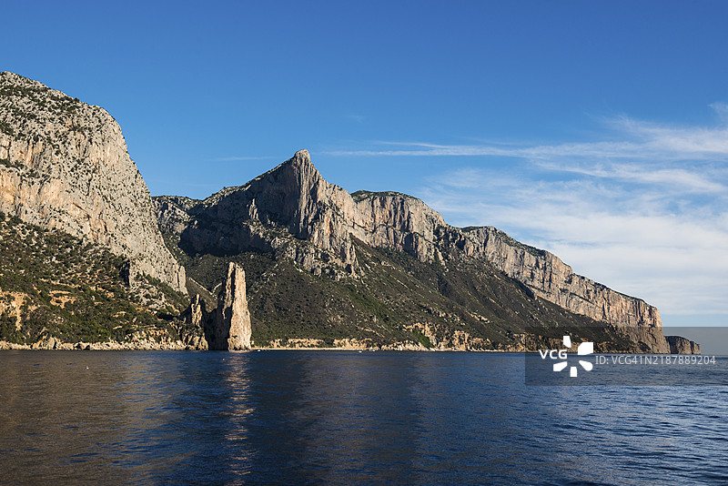意大利撒丁岛努奥罗省巴乌尼的奥罗塞伊国家公园岩石海岸图片素材