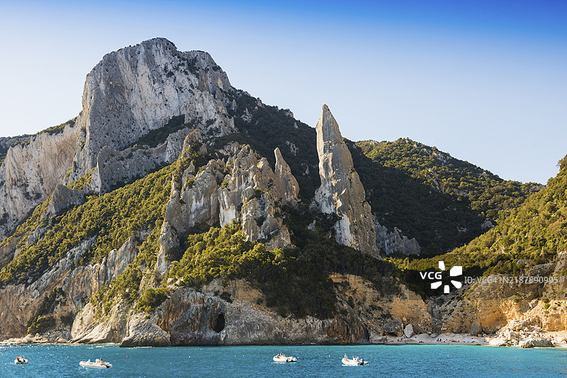 岩石海岸和沙滩,戈洛里齐湾,奥罗塞伊国家公园,热那亚和奥罗塞伊湾国家公园,巴乌尼,努奥罗,撒丁岛,意大利,欧洲图片素材
