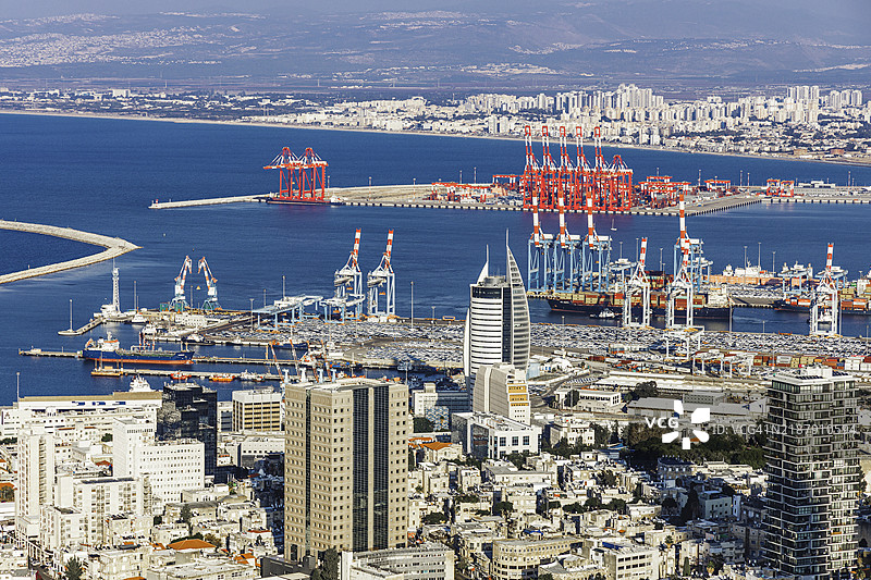 海法市中心、商业港口和海法港的鸟瞰图图片素材