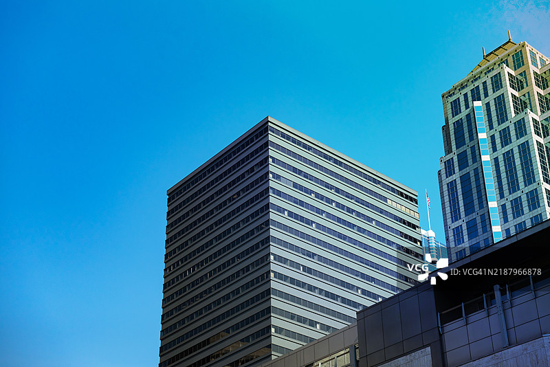 几何彩色建筑立面元素，包含平面、线条和角落。图片素材