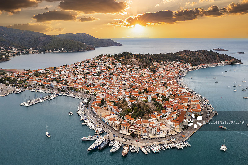 希腊爱琴海波罗斯岛的日落，鸟瞰图图片素材