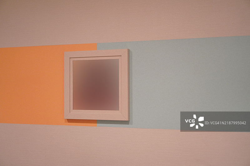墙上的框架画图片素材