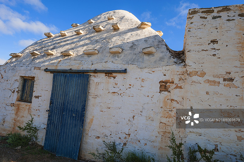 南非大卡鲁地区的废弃拱形房屋图片素材