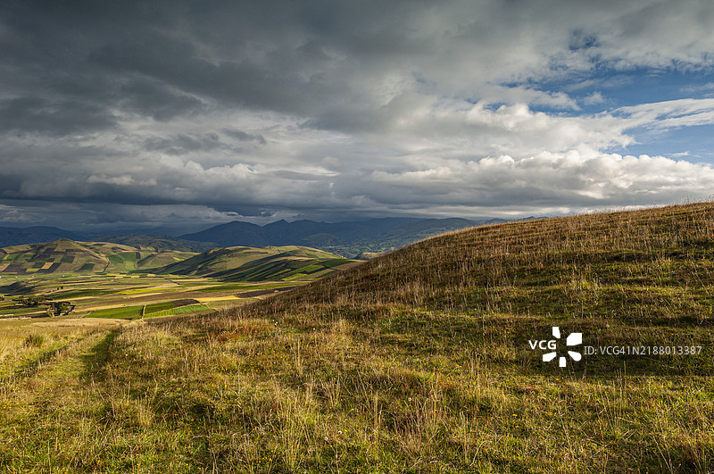 厄瓜多尔，基姆博拉索山附近的乡村风景图片素材