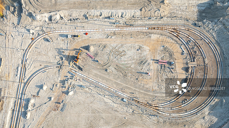 正在建设中的铁路线路俯视图图片素材